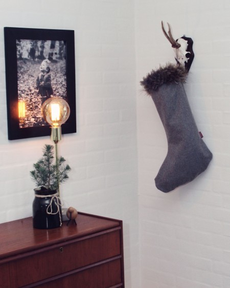 grå julestrømpe til julemanden kalendergaver